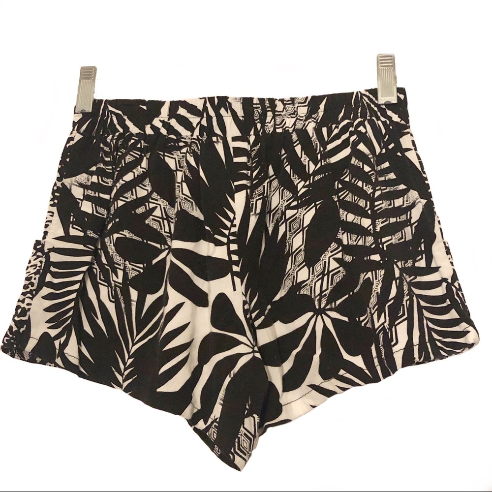 Full Tilt Boho Leaf Print Floaty HighWaist Shorts - Picture 5 of 6